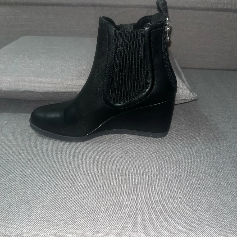Blowfish Malibu Praline (Women's) Black Wedge Ankle Boots